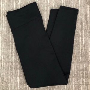 Fabletics Highwaisted Powerhold Legging - Black